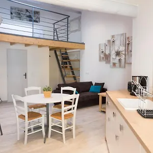 Apartment Grand Studio Republique, L'Isle-sur-la-Sorgue